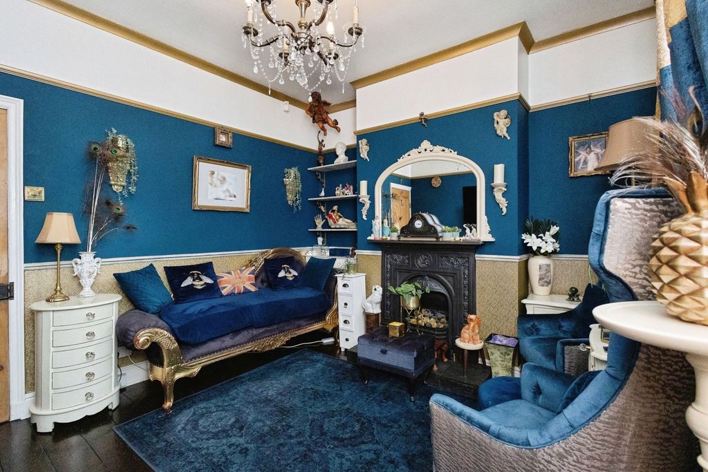 Property photo 2 of 17 Photo