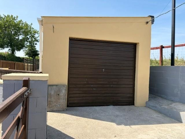 Property photo 2 of 19 Garage