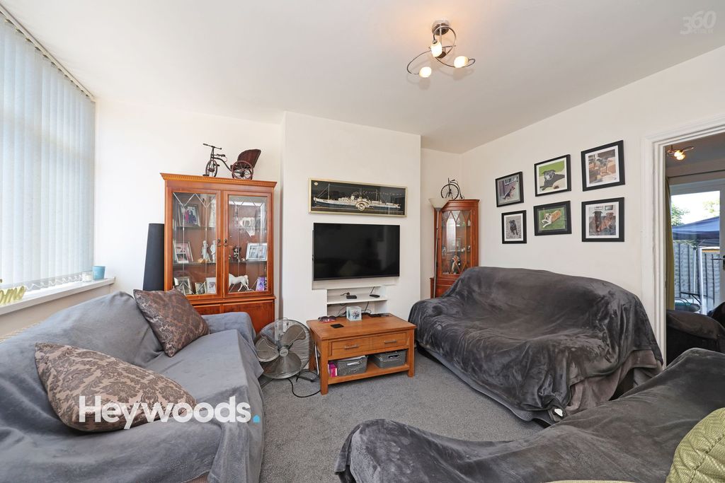 Property photo 2 of 26