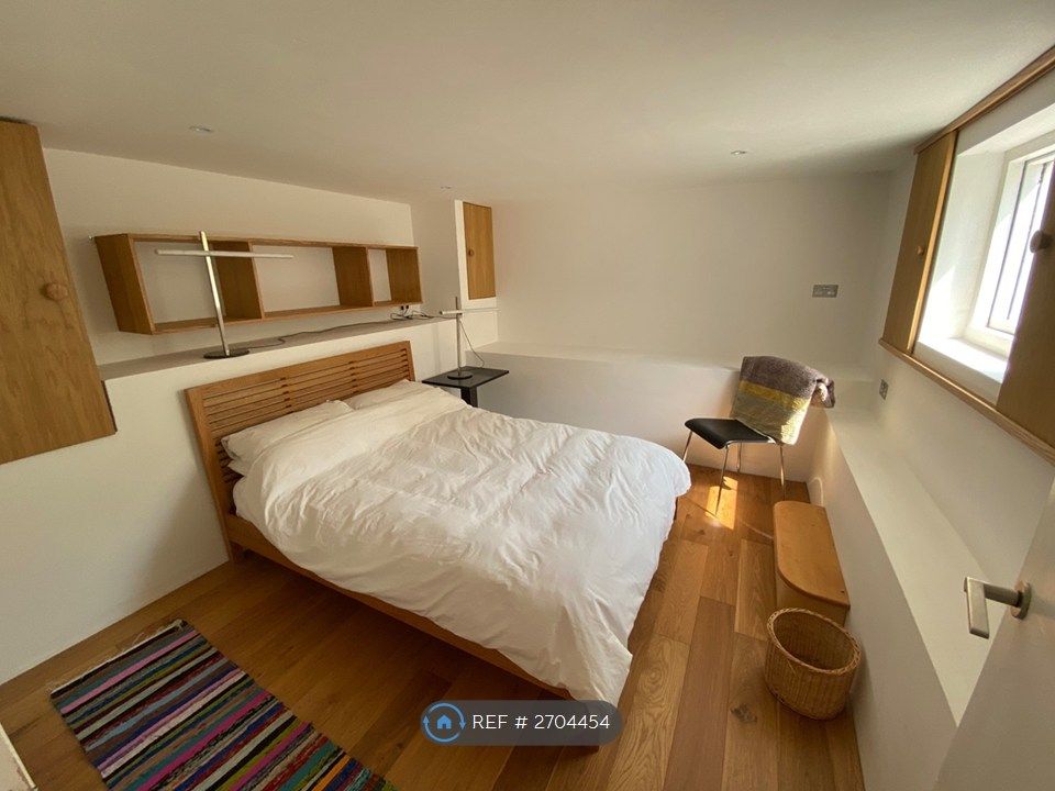 Property photo 3 of 10 Bedroom