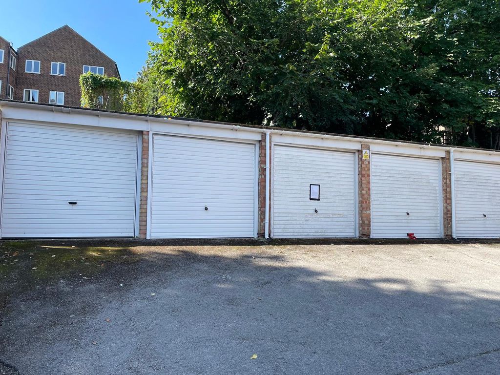 Property photo 1 of 4