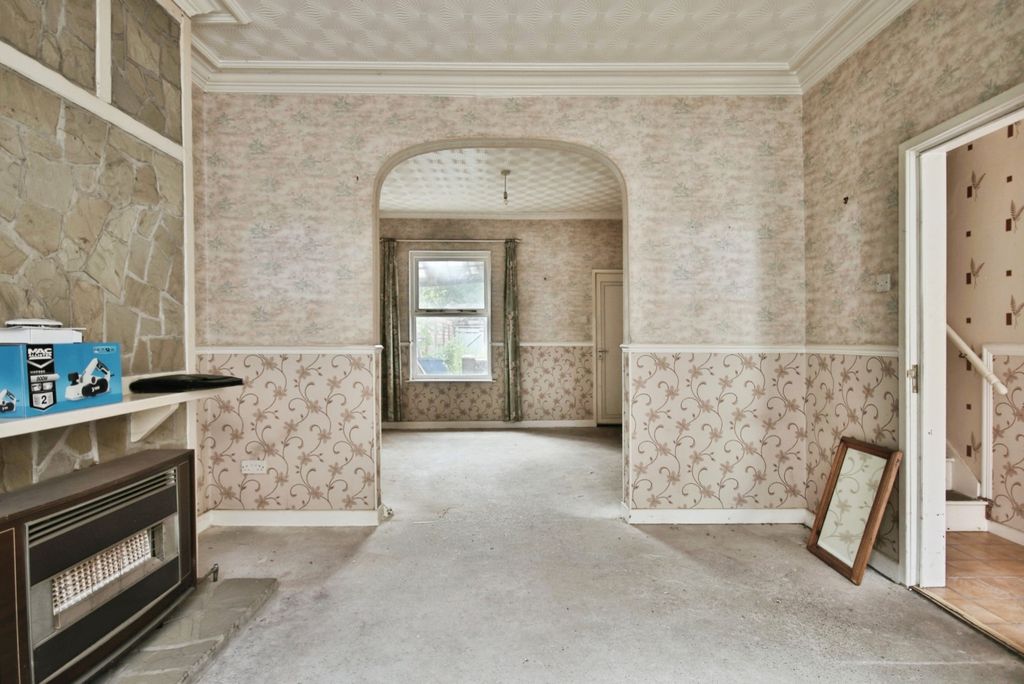 Property photo 3 of 11 4350687