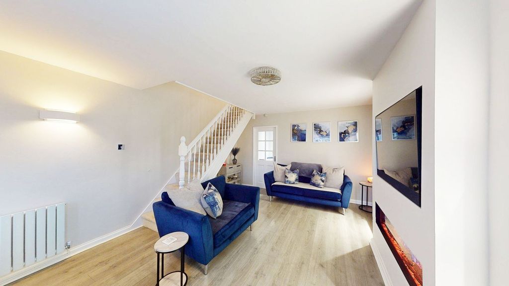 Property photo 3 of 21 Lounge