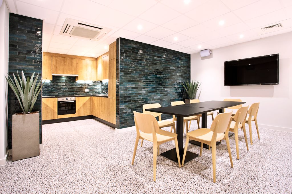 Property photo 3 of 19 Curve_9.Jpg