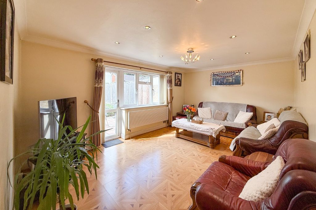 Property photo 2 of 15 3934374