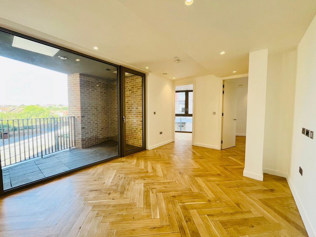 Property photo 1 of 16 Photo 3