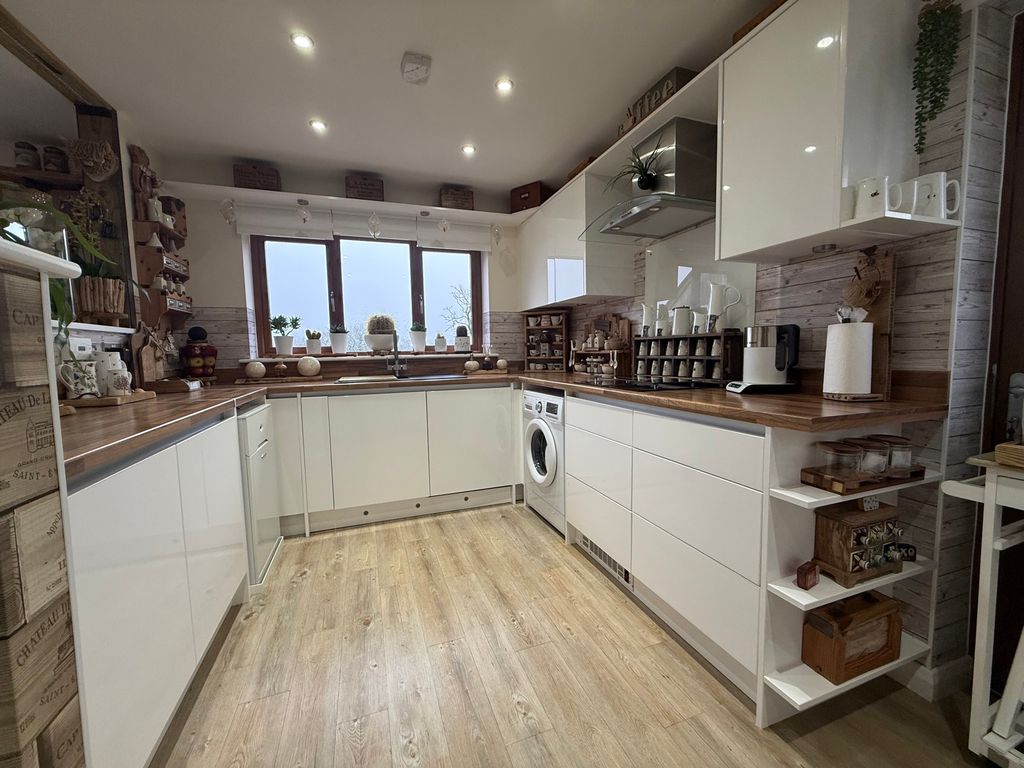 Property photo 3 of 17 Photograph