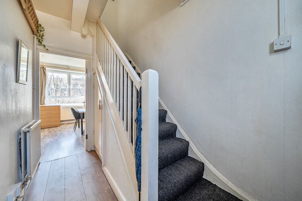 Property photo 3 of 12 1419861-8-699Ed67...