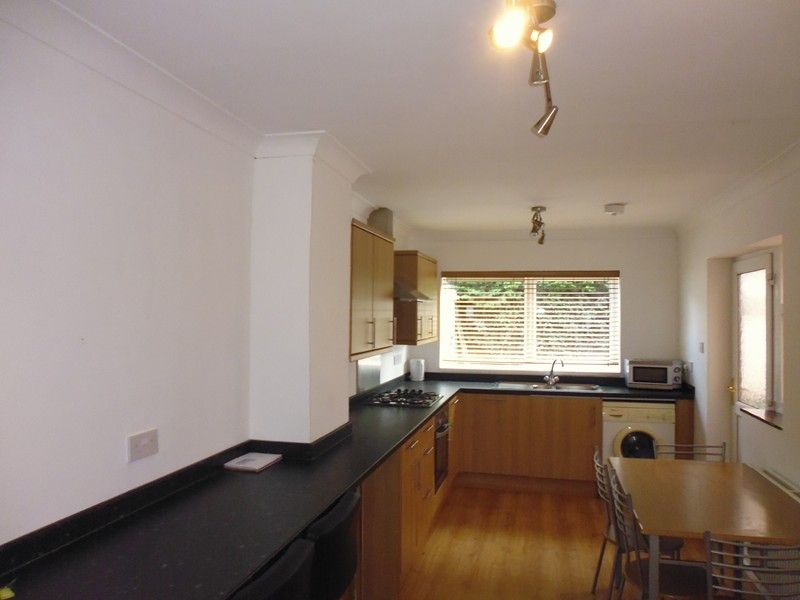 Property photo 2 of 5 Kitchen