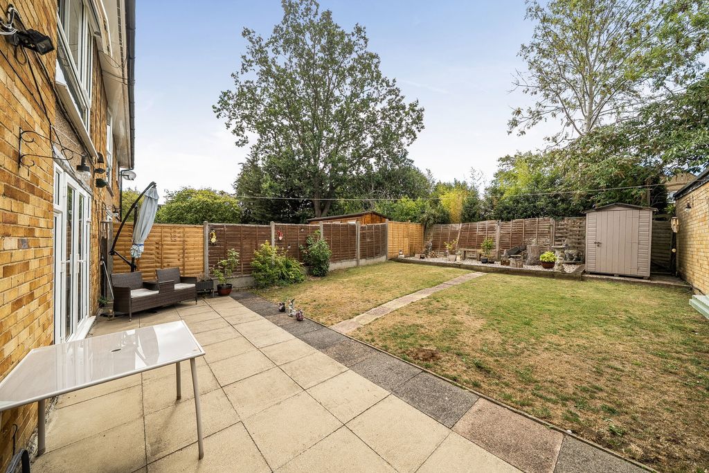 Property photo 2 of 18