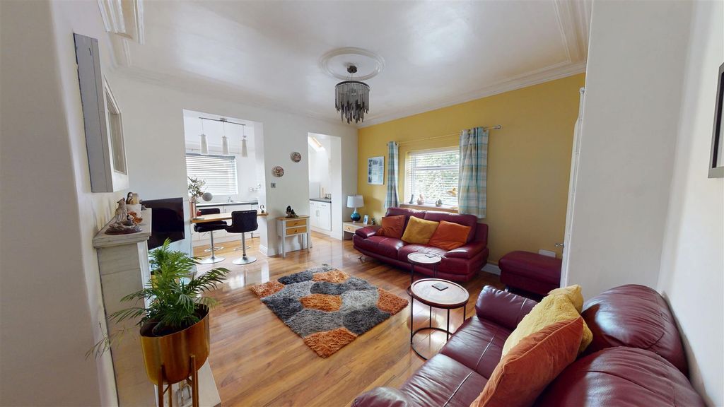 Property photo 3 of 11 Living Room