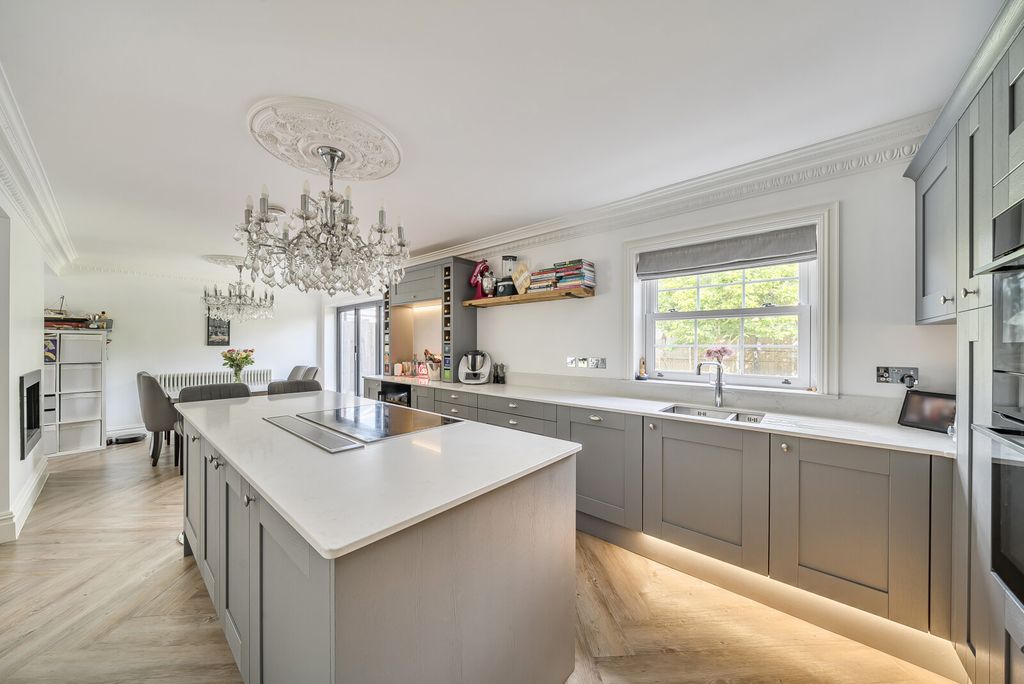 Property photo 2 of 25 1346553-20-68B57d...