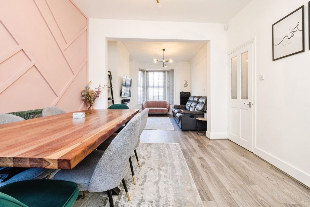 Property photo 3 of 21 Pbox-Img.Jpg