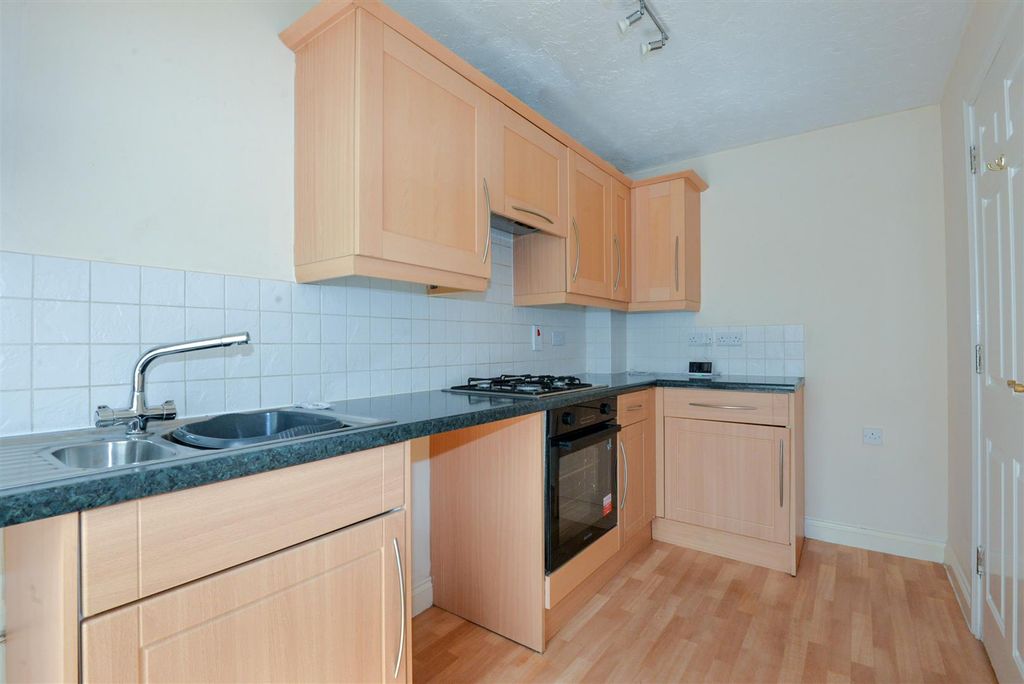 Property photo 3 of 18 Kitchen 1.Jpg