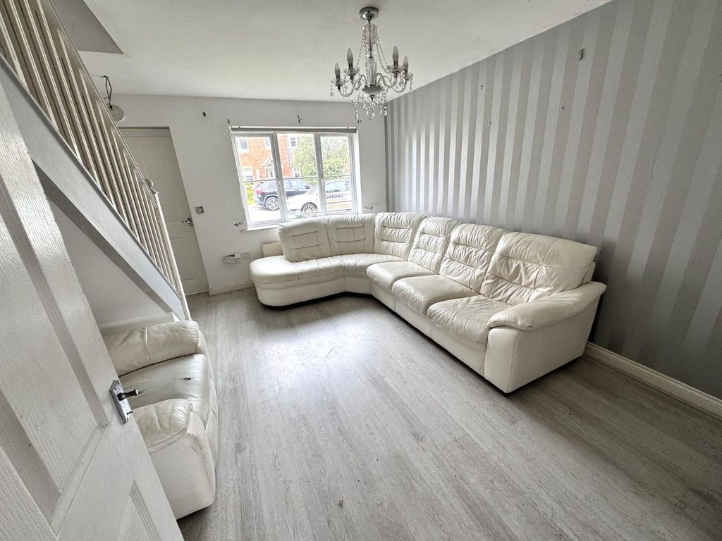 Property photo 3 of 8 Lounge