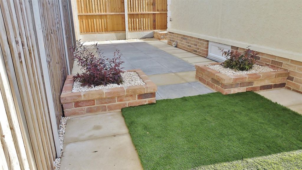 Property photo 2 of 11 Outside