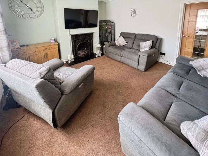 Property photo 3 of 13 Lounge