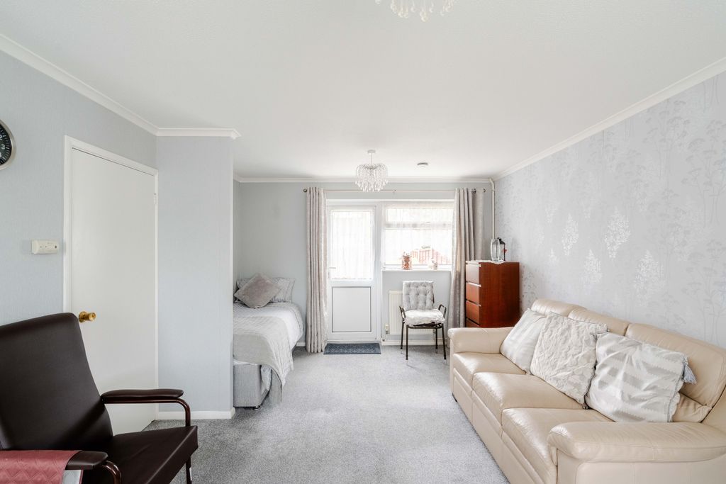 Property photo 2 of 14 6