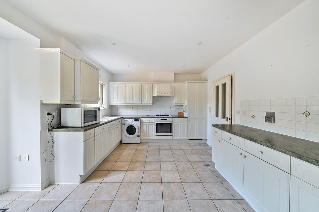 Property photo 2 of 19 1312141-9-684Ff0F...