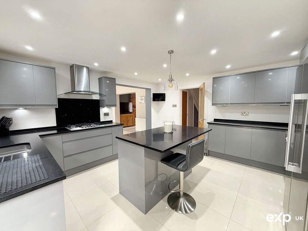 Property photo 2 of 35