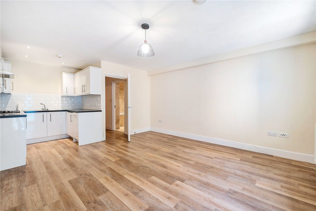 Property photo 2 of 9 Picture No. 16