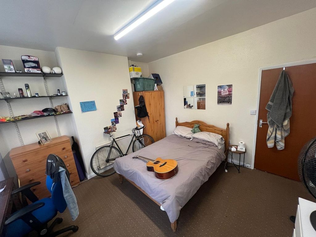 Property photo 1 of 10 Picture No. 17