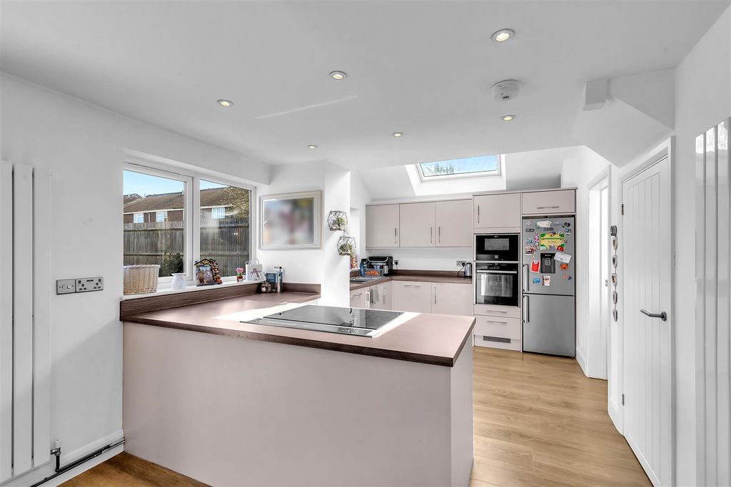 Property photo 2 of 20 Kitchen c.Jpg
