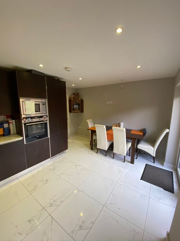 Property photo 3 of 19 Kitchen