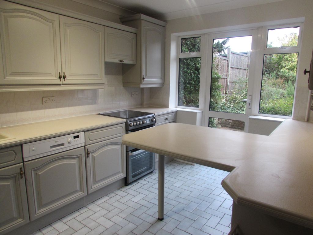 Property photo 3 of 17 Kitchen