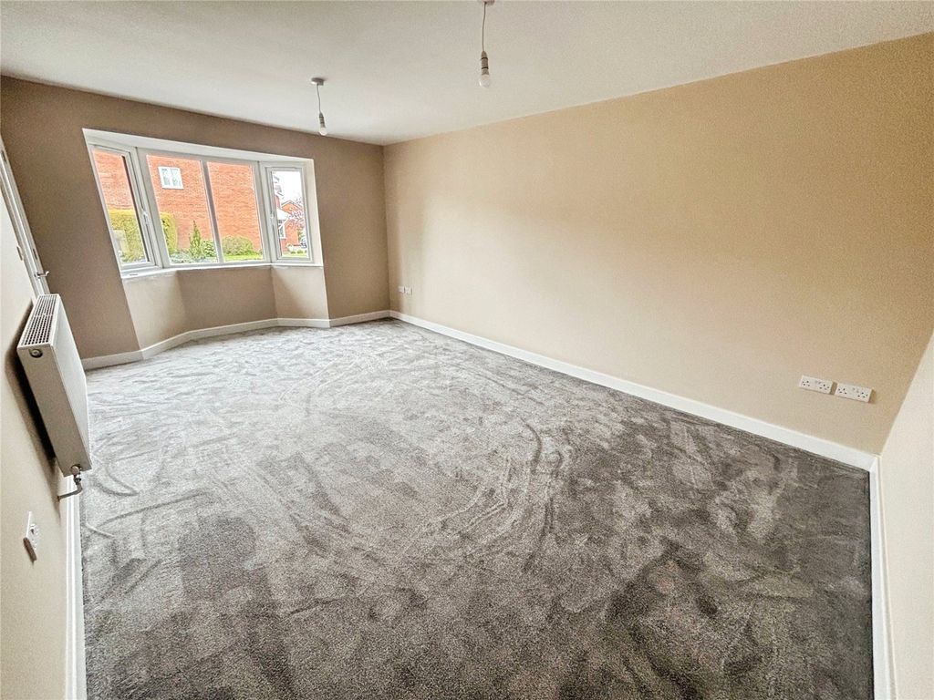 Property photo 3 of 17 Lounge