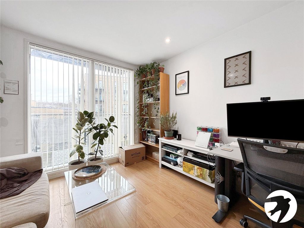 Property photo 3 of 11 Lounge