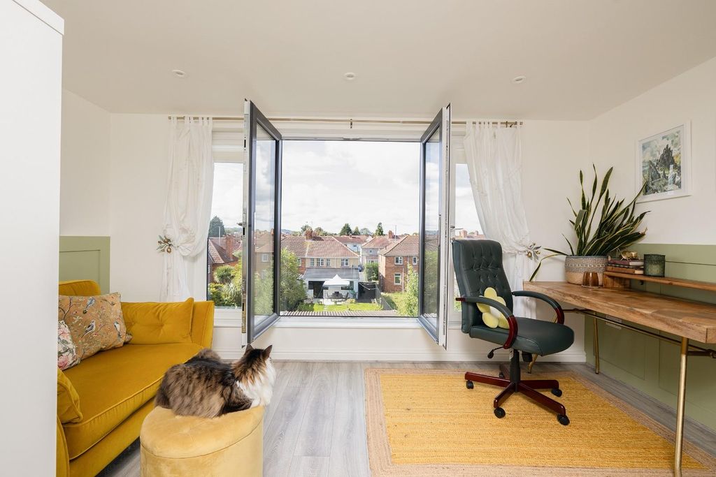Property photo 1 of 32 Paignton Square33.Jpg