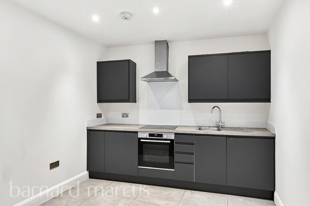 Property photo 2 of 8 Kitchen