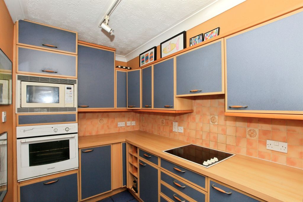 Property photo 2 of 17