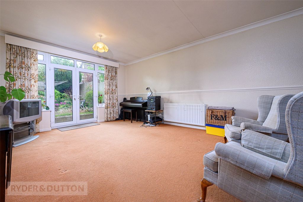 Property photo 3 of 28 Sitting Room