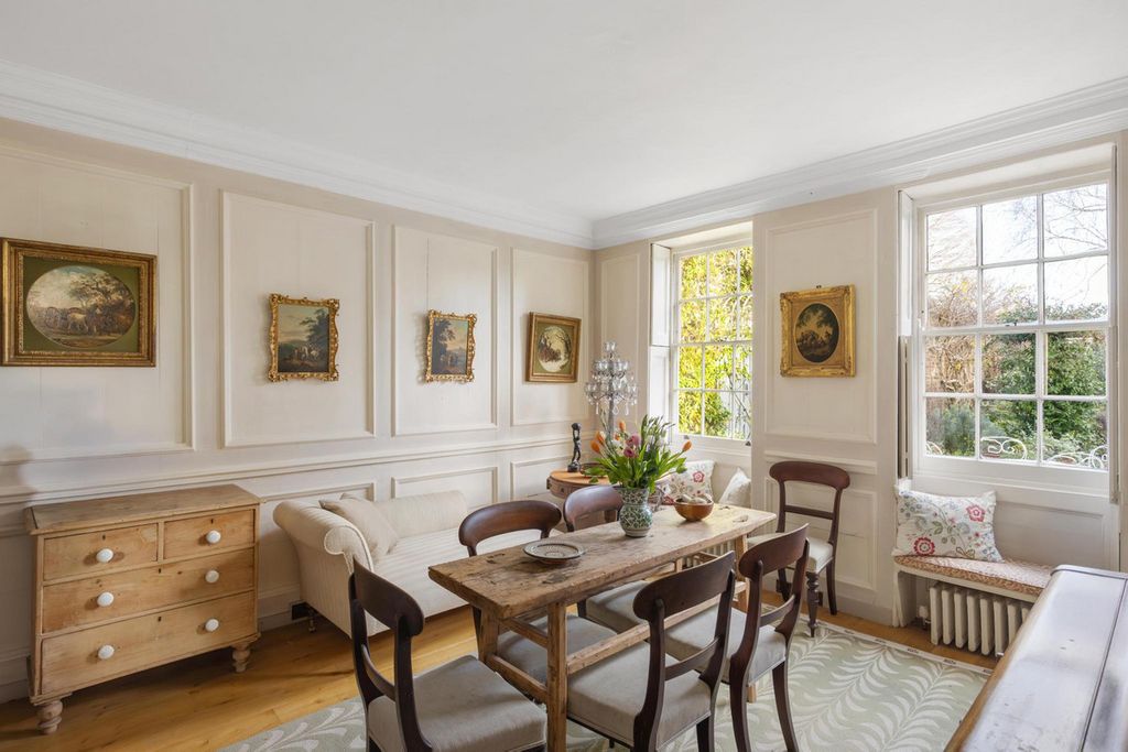 Property photo 2 of 26