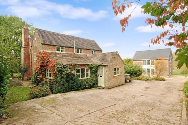 Property photo 1 of 21 External