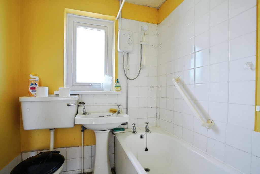 Property photo 3 of 17 Photo