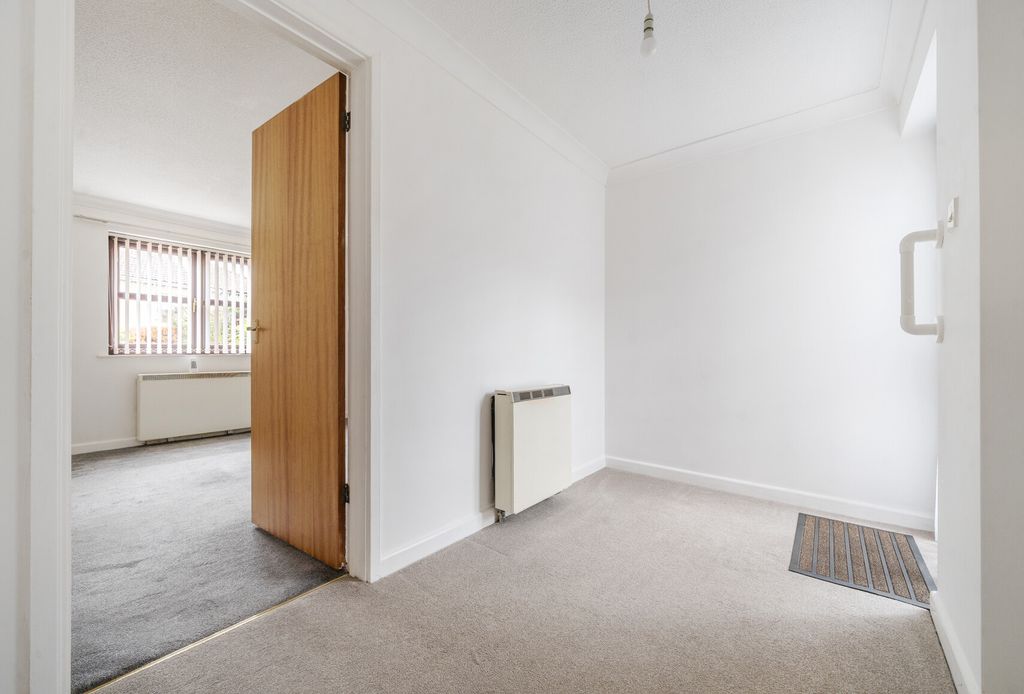 Property photo 2 of 15 1354375-12-68c15d...