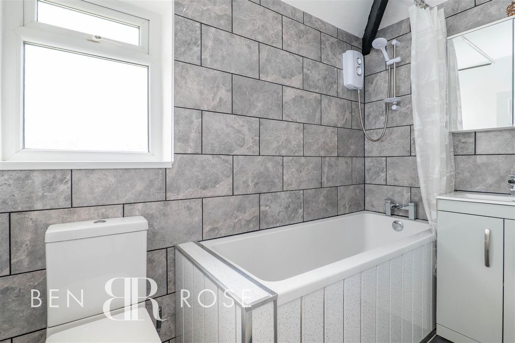 Property photo 2 of 22 Family Bathroom