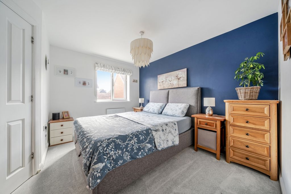 Property photo 2 of 20 Bedroom