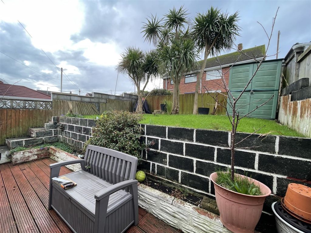 Property photo 3 of 28