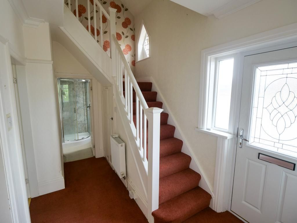 Property photo 3 of 13 Entrance Hall
