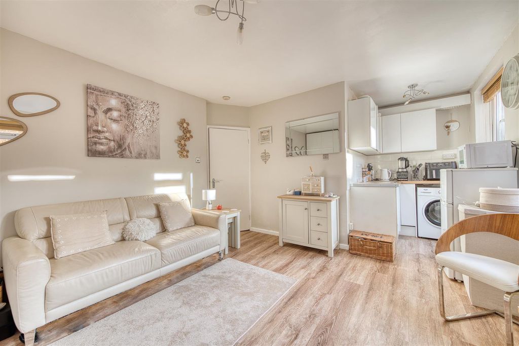 Property photo 2 of 9 Reception To Kitchen