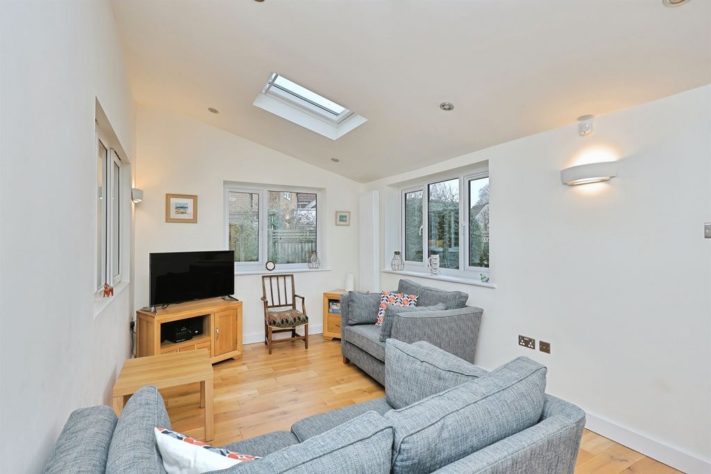 Property photo 2 of 20