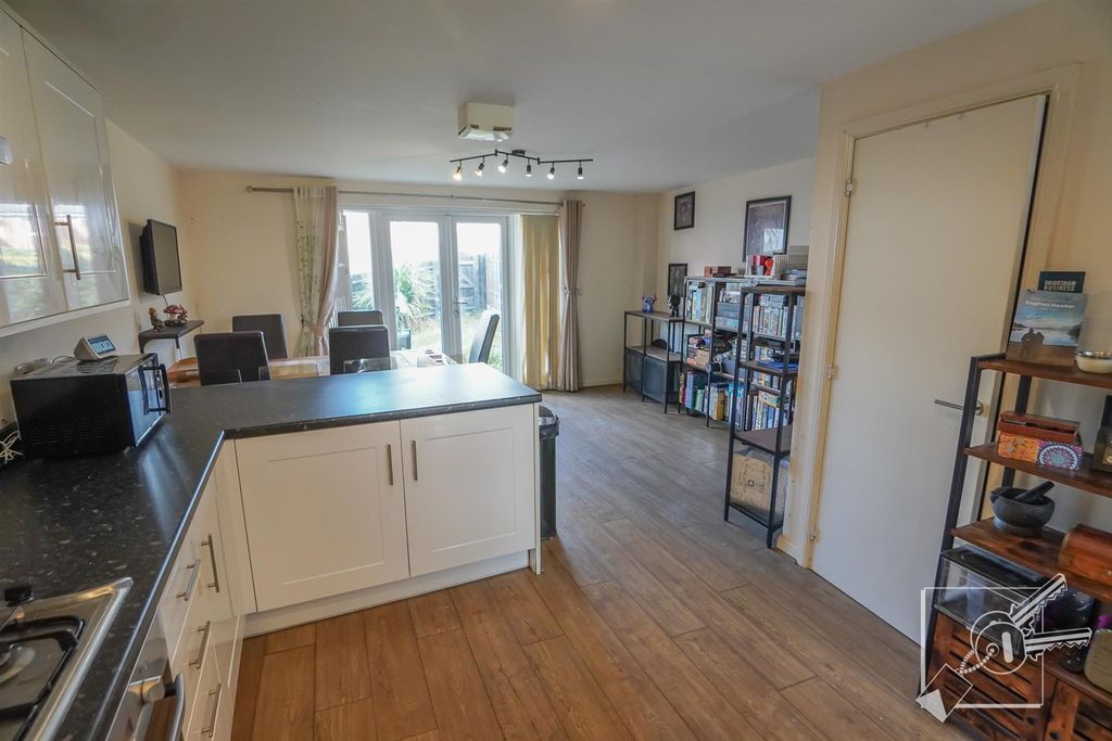 Property photo 3 of 20 Kitchen/Diner: