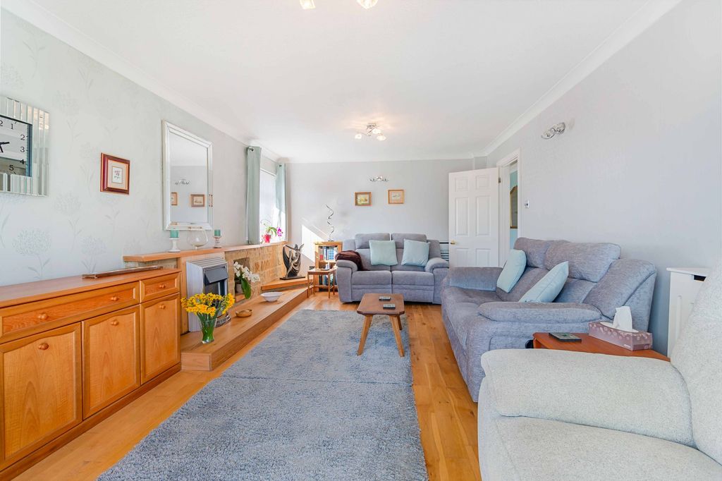 Property photo 3 of 36