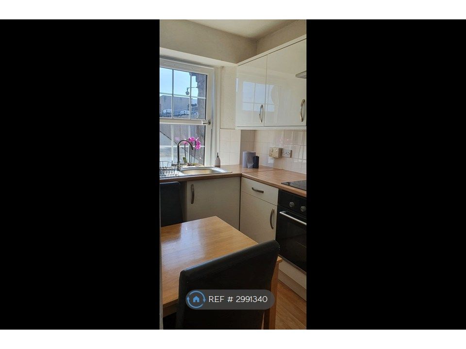 Property photo 2 of 11 Kitchen