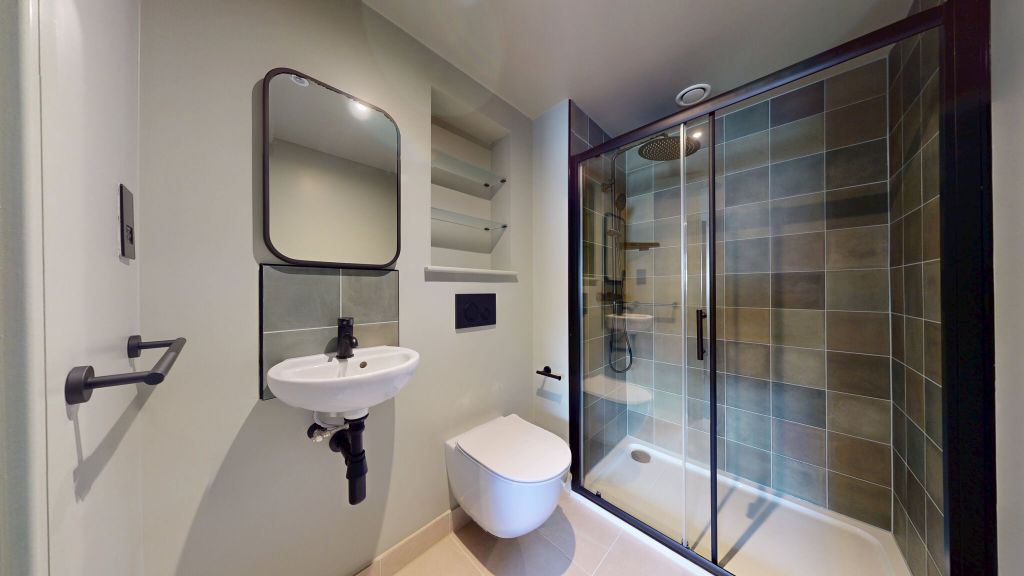 Property photo 3 of 21 Bathroom