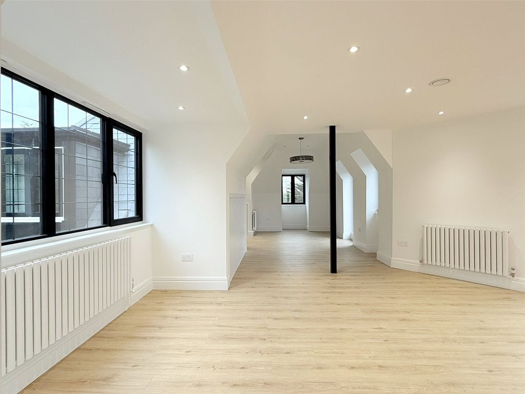 Property photo 2 of 14 Picture No. 10